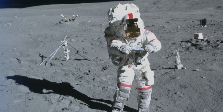 21 Of Our Favorite Frames From NASA’s Massive Moon Mission Photo Archive 21 Of Our Favorite Frames From NASA’s Massive Moon Mission Photo Archive